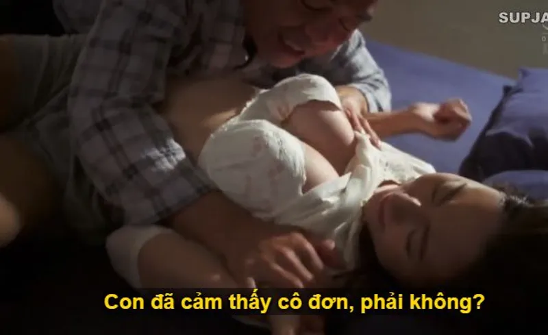 Nhìn con trai mải miết lao vào việc làm, khiến vợ nó cô quạnh lẻ loi, ông bố chồng nổi máu dâm đãng đè con dâu ra nắc sướng.