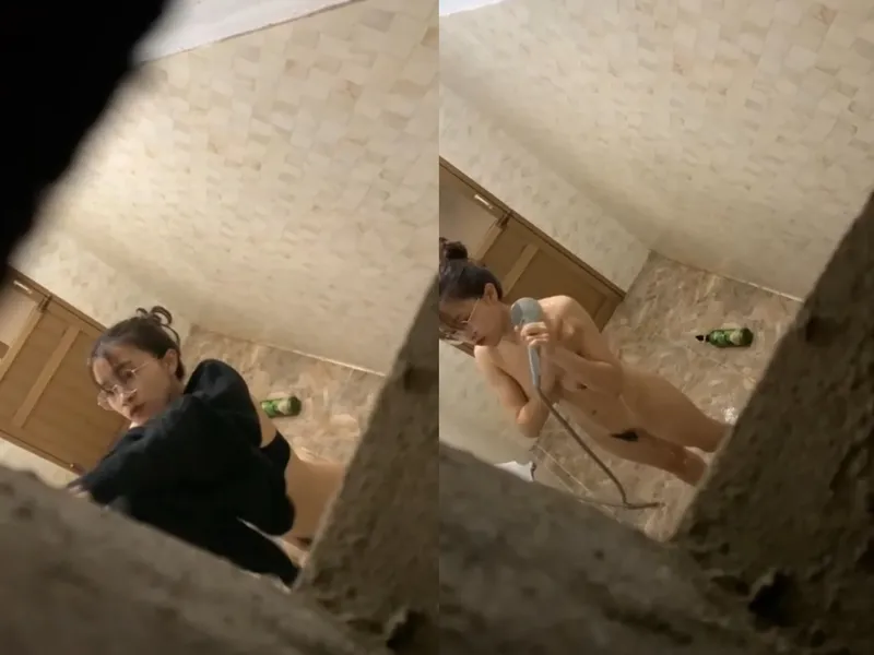 Quay lén ghệ vú ngon tắm, khe bím chảy nước ròng ròng